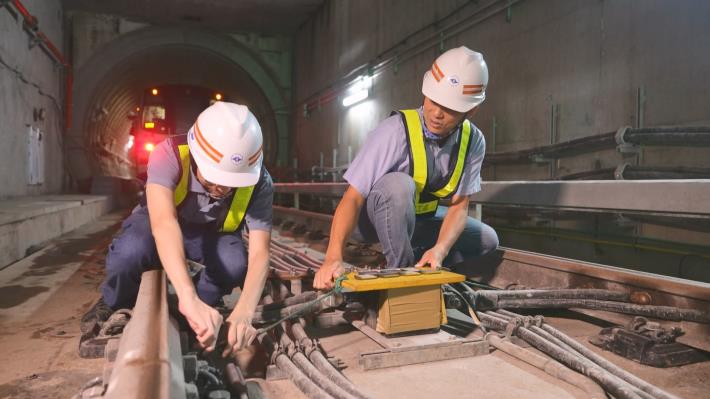 放置反光板進行安全煞車距離測試