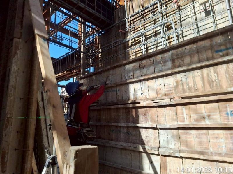 結構層8F模板組立