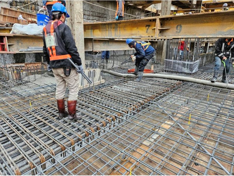 B2F柱牆模板組立 