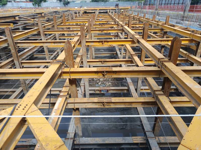 土方開挖施作(第三層) 土方開挖施作(第三層)