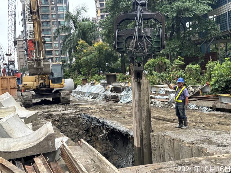 Y23站RCP管鋼板樁打設