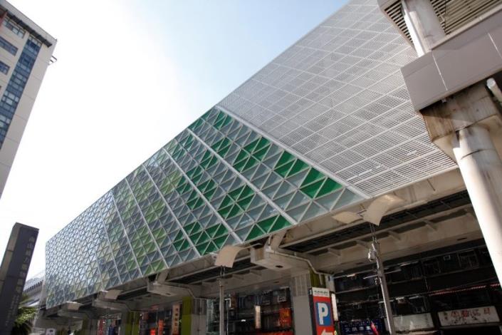 The elevation colors of Zhonghe Station are designed by the artist.