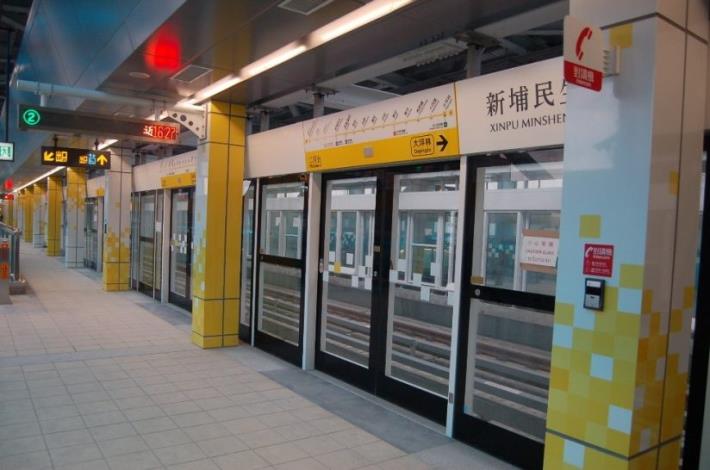 3. The design of the columns and screen doors at Xinpu Minsheng Station. 