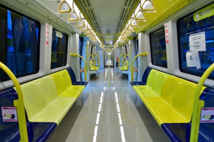 The yellow handrails, yellow rings and belts as well as the 4 yellow seats are the first of their kind nationwide.