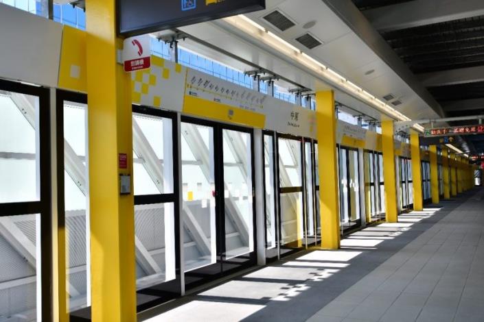 4. Yellow columns and frame design at Zhongyuan Station.