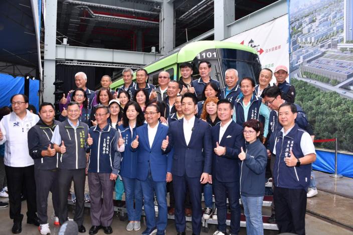 Group photo of the unveiling ceremony for the Wanda line first train