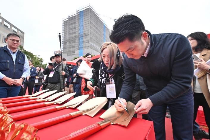 Mayor Chiang Wan-an attended the groundbreaking ceremony for Circular line north section contract CF690A
