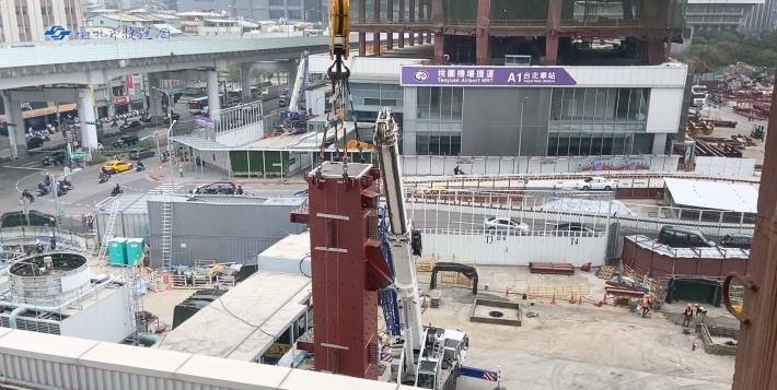 Steel structure hoisting for the Taipei Twin Towers C1/D1 