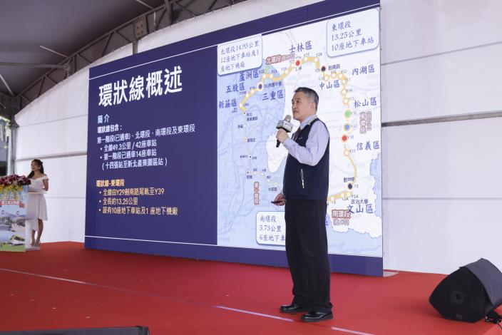 1st DPO Director Cheng delivered a briefing at the groundbreaking ceremony for section contract CF720 of Circular line east section