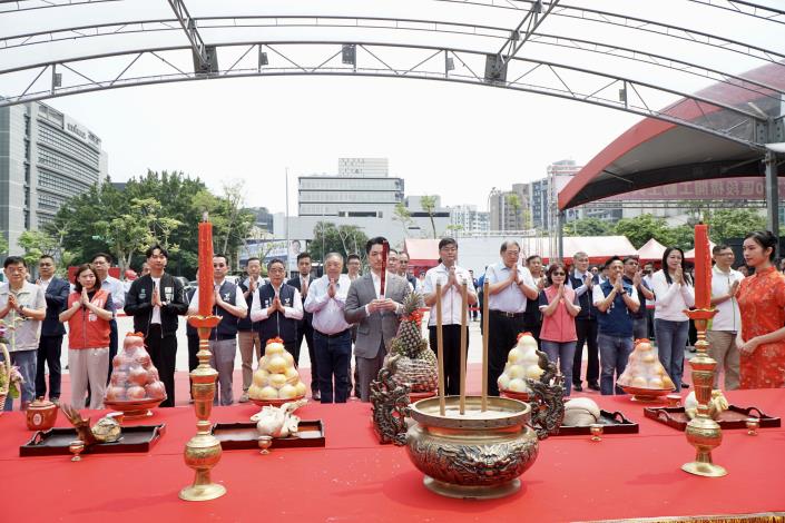 The groundbreaking ceremony for section contract CF720 of Circular line east section