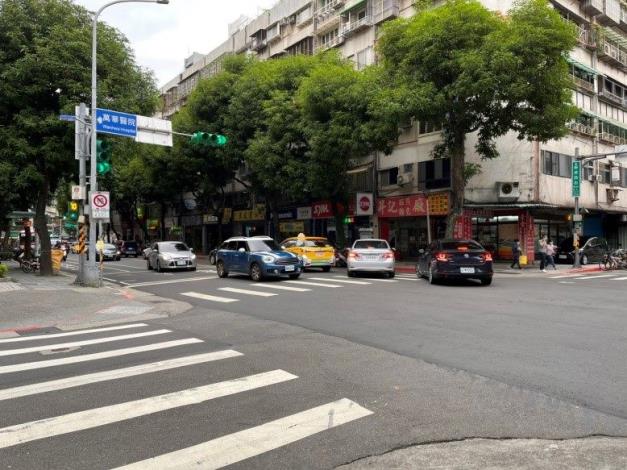 Section 2 Zhonghua Rd and Ningbo W St before installation of crossin