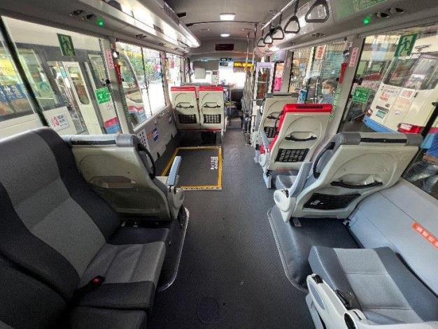 2-3 Interior of an accessible midibus