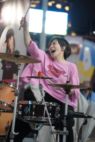 August 24, popular percussionist S.white will lead ten young drummers in a performance at the Corner Cultural Creative Exhibition Space