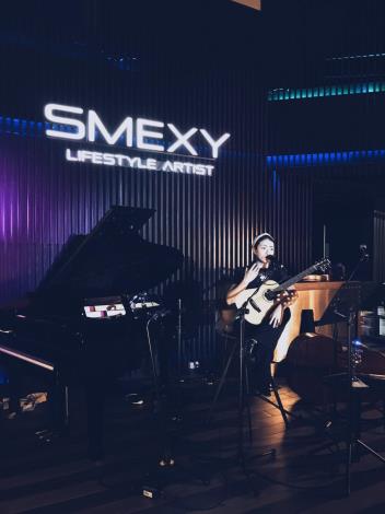 August 27, SMEXY welcomes Vicky Sun, returning from New York, who will perform French chansons and classic New York jazz with a jazz ensemble