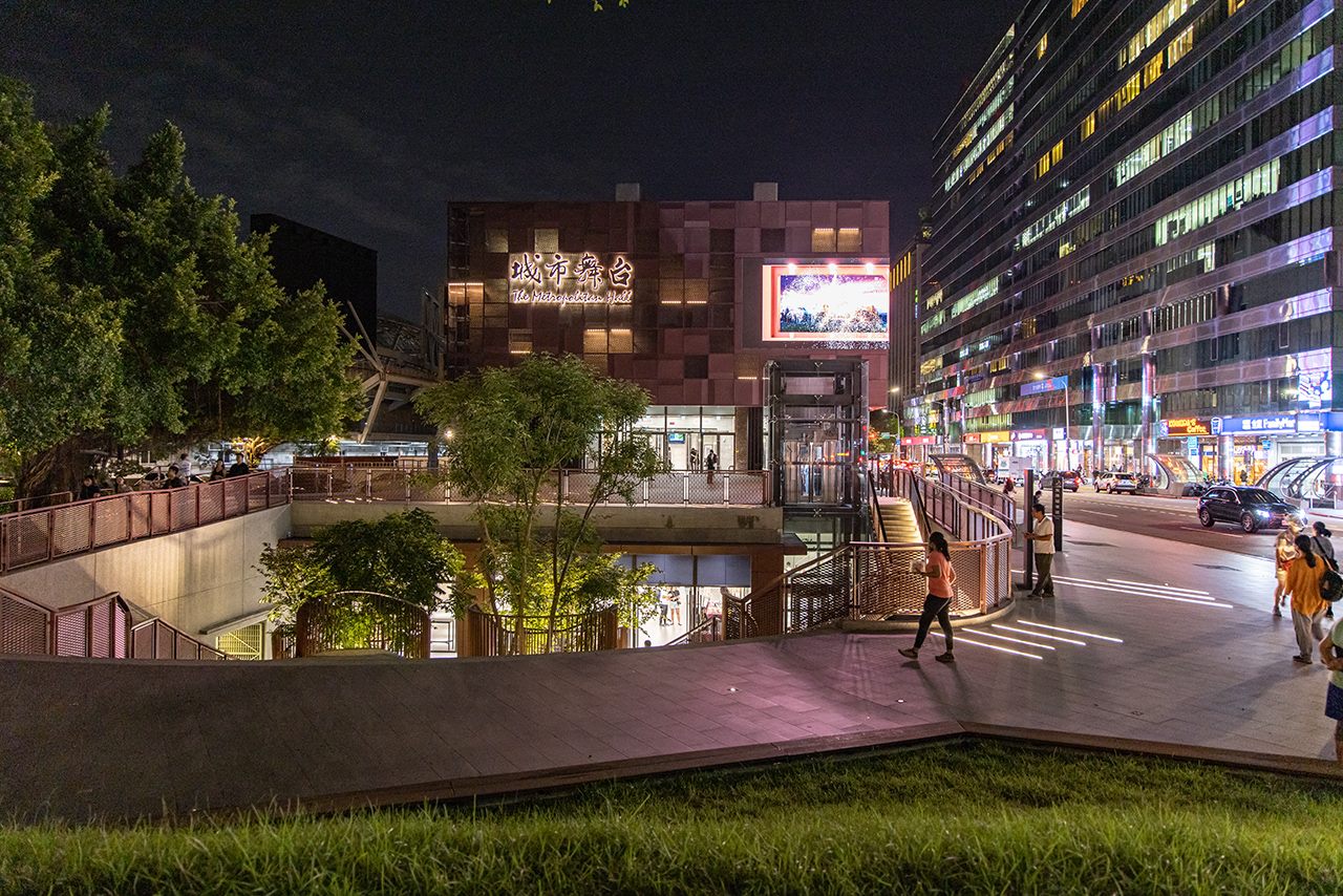 城市舞台外觀(夜晚)