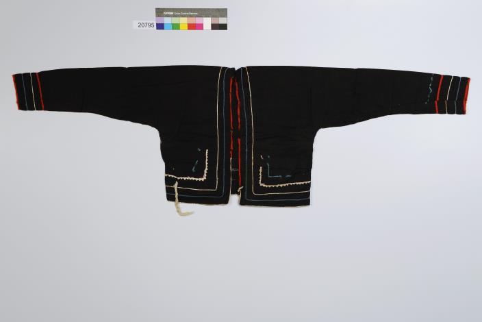 圖2_撒奇萊雅族衣飾pakitupen上衣（2之1）。（臺北市立文獻館提供）