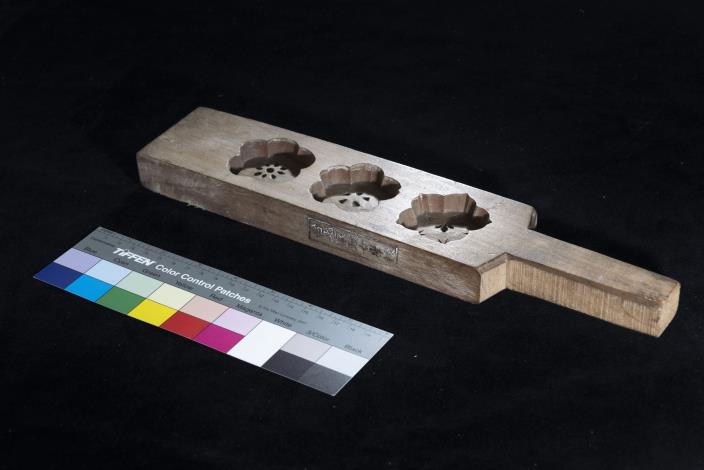 01_金華國中-臺北家政女學校時期使用之餅模教具（臺北市立文獻館提供）