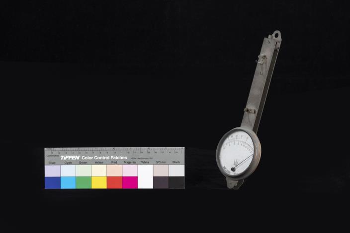 02-1_金華國中-盟軍佔領日本時期(1945-1952)毛髮式溼度計（臺北市立文獻館提供）