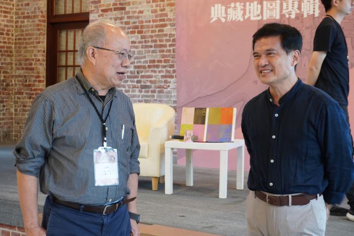 05_臺大地理系賴進貴名譽教授(左)與臺北市立文獻館鄧文宗館長(右)交流.JPG
