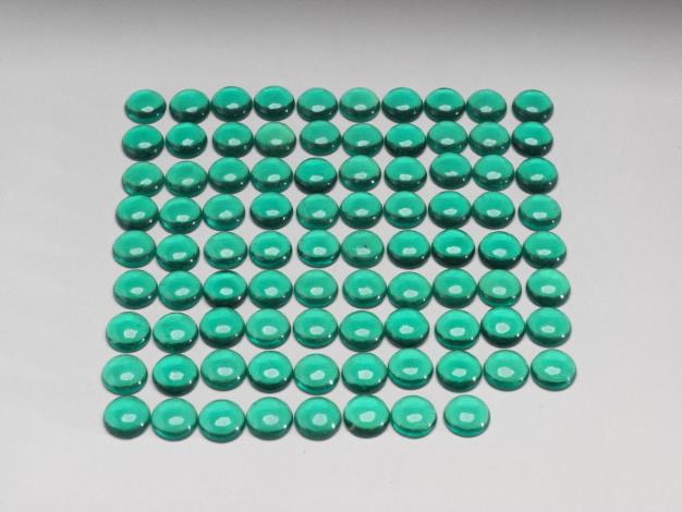 5.綠色玻璃圍棋子八十八個