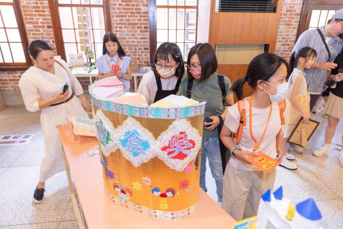 9.現場民眾參觀照片