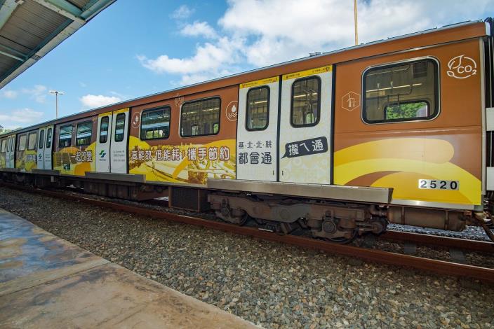 12.捷淨生活．淡信線ESG彩繪列車