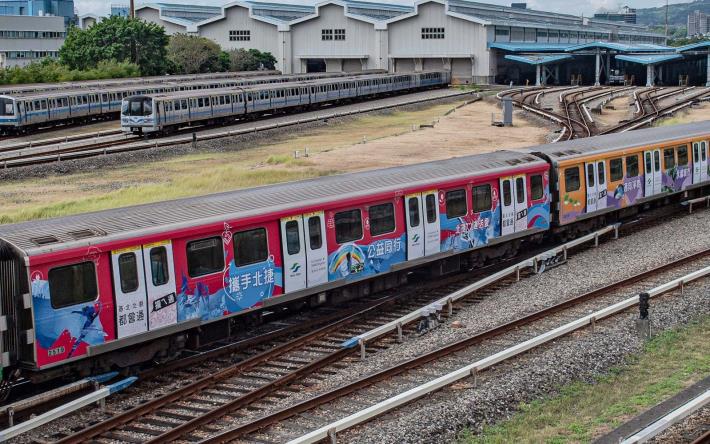 8.捷淨生活．淡信線ESG彩繪列車