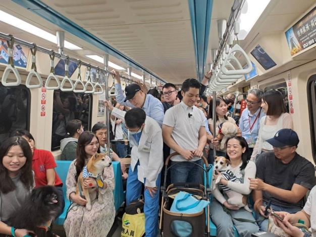 狗狗友善列車出發(5)