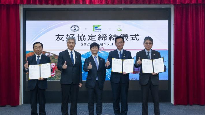 由左至右為：日光交通株式會社社長 渡邊剛志、臺北捷運公司副總經理 詹文滔、日商東武鐵道股份有限公司臺北分公司總經理山內朋彦、臺北捷運公司遊憩事業處處長 吳俊佑、藏王纜車株式會社社長 大木剛裕。