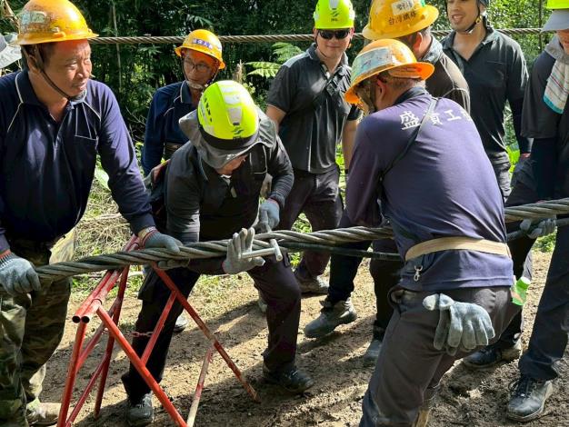 貓空纜車纜索編接作業