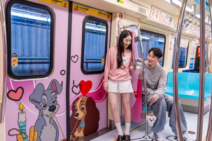 迪士尼貓狗主題彩繪列車1