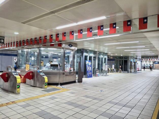 捷運車站國旗布置(6)