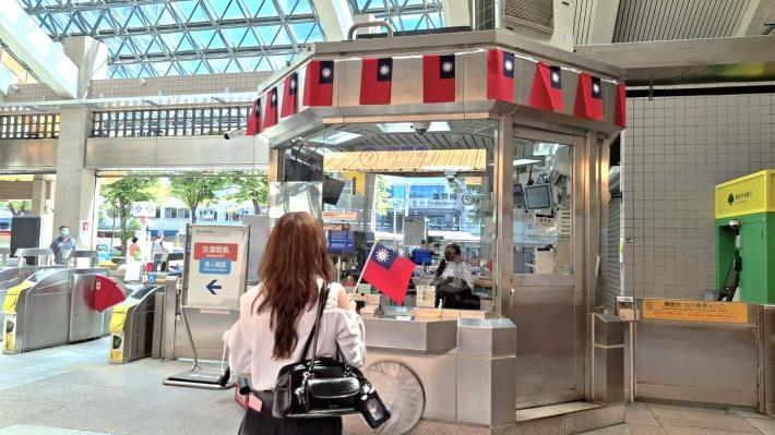 捷運車站國旗布置(3)