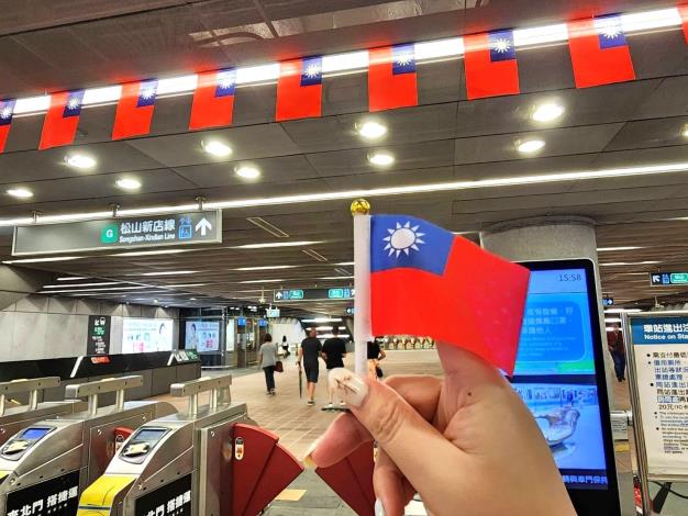 捷運車站國旗布置(5)