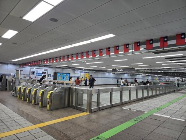 捷運車站國旗布置(7)