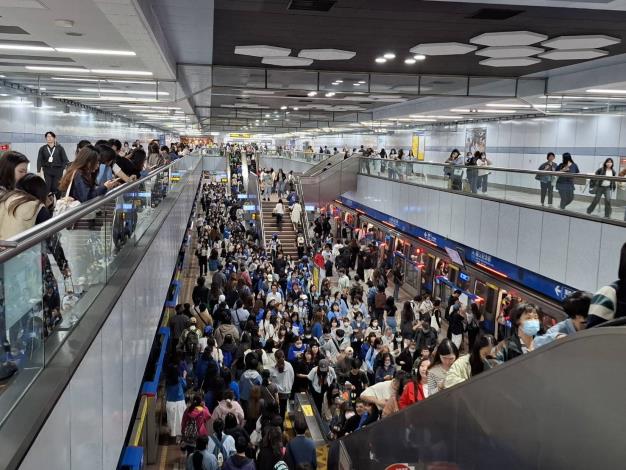 國父紀念館站人潮