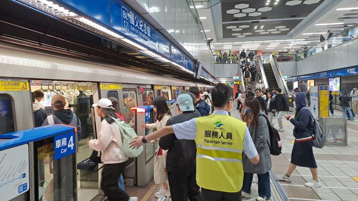 服務人員引導資料照片02