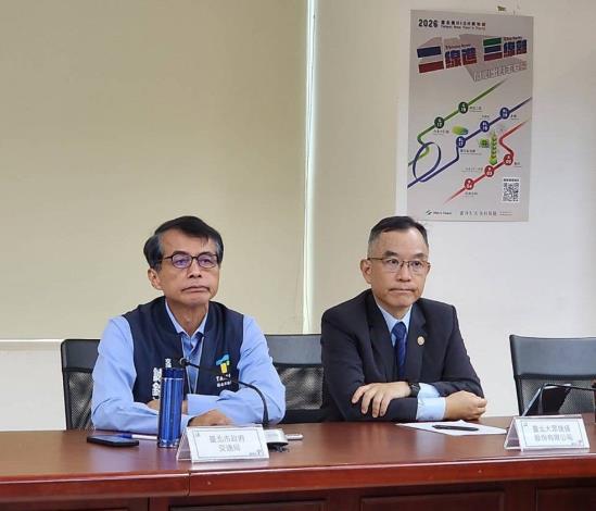 台北市交通局局長謝銘鴻(左)、台北捷運公司副總經理楊秦桓(右)出席交通局跨年疏運記者會