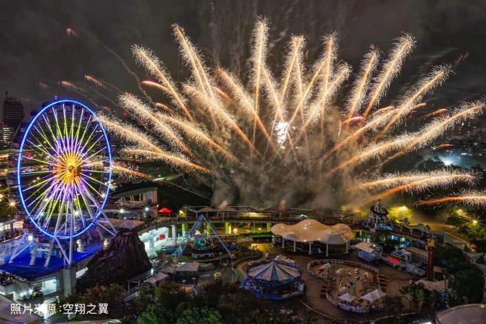 兒童新樂園跨年煙火秀02(照片來源：空翔之翼)