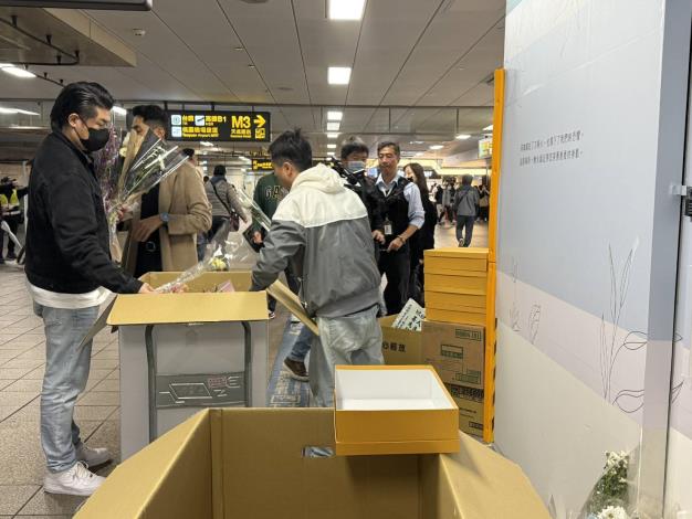 捷運台北車站悼念牆物品已整理完畢(6)