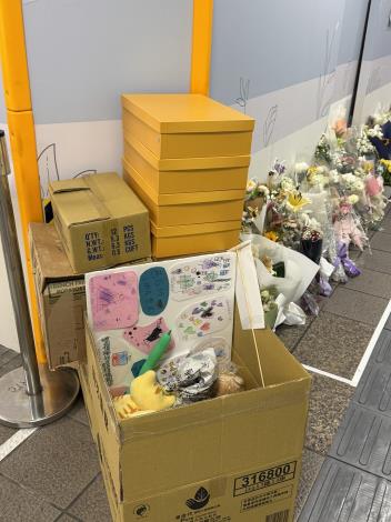 捷運台北車站悼念牆物品已整理完畢(4)