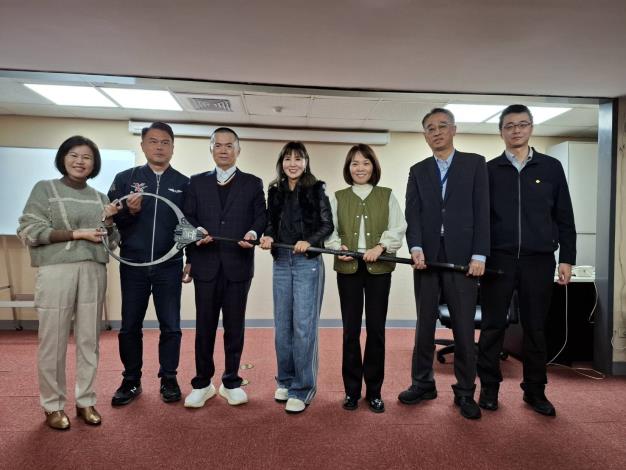 左起至右：游淑慧議員、張志豪議員、市政顧問陳啟宏、王欣儀議員、簡舒培議員、台北捷運公司總經理黃清信、台北市捷運警察隊隊長廖洛育