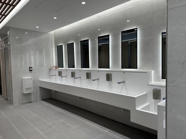 淡水站站後公園廁所洗手檯