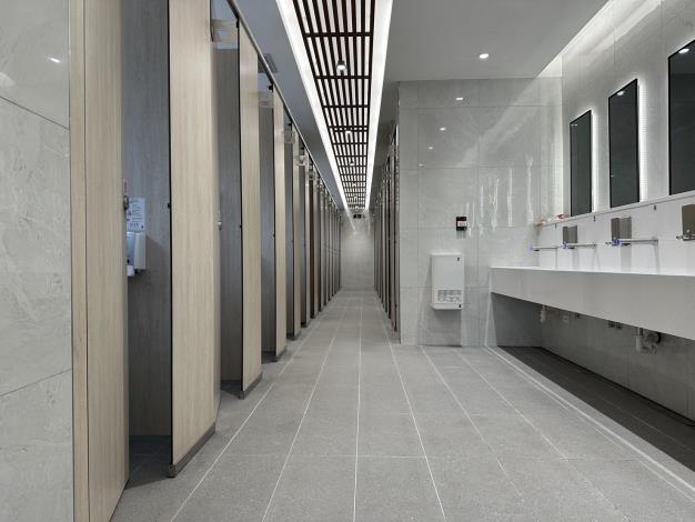 淡水站站後公園廁所「女廁」