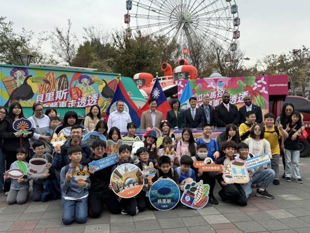 「中美洲友邦美食餐車走透透」活動，1月16日於兒童新樂園舉行啟程儀式。