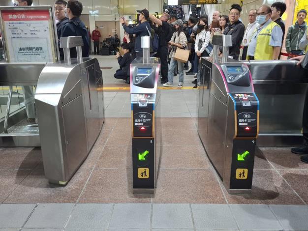 開啟全站閘門疏散旅客1