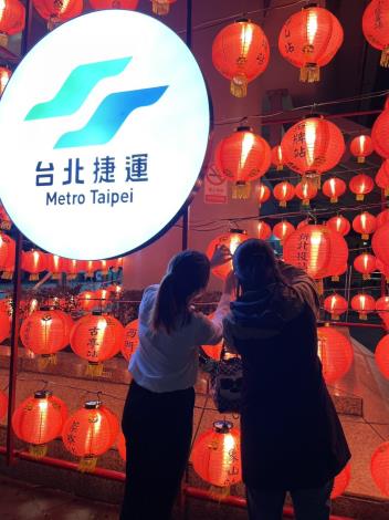 北捷圓山站燈籠牆(2)