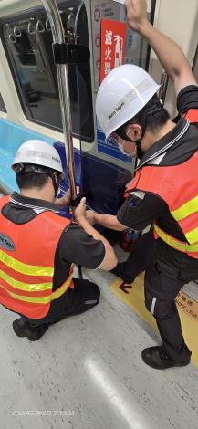板南線車廂屏風更換照片(1)