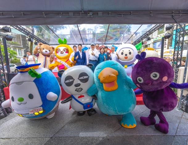 國內外友好夥伴與代表吉祥物參加活動