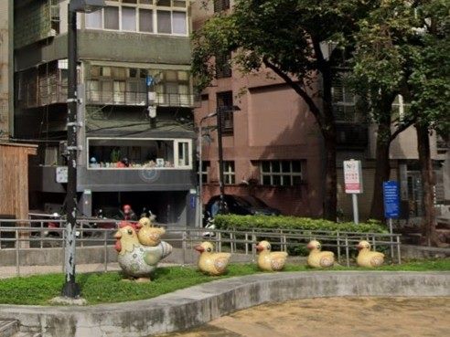 《我們都是一家人》:舊